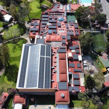 Rooftop solar installation in Mexico, symbol of the energy transition supported by Mirova and Bright