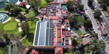 Rooftop solar installation in Mexico, symbol of the energy transition supported by Mirova and Bright